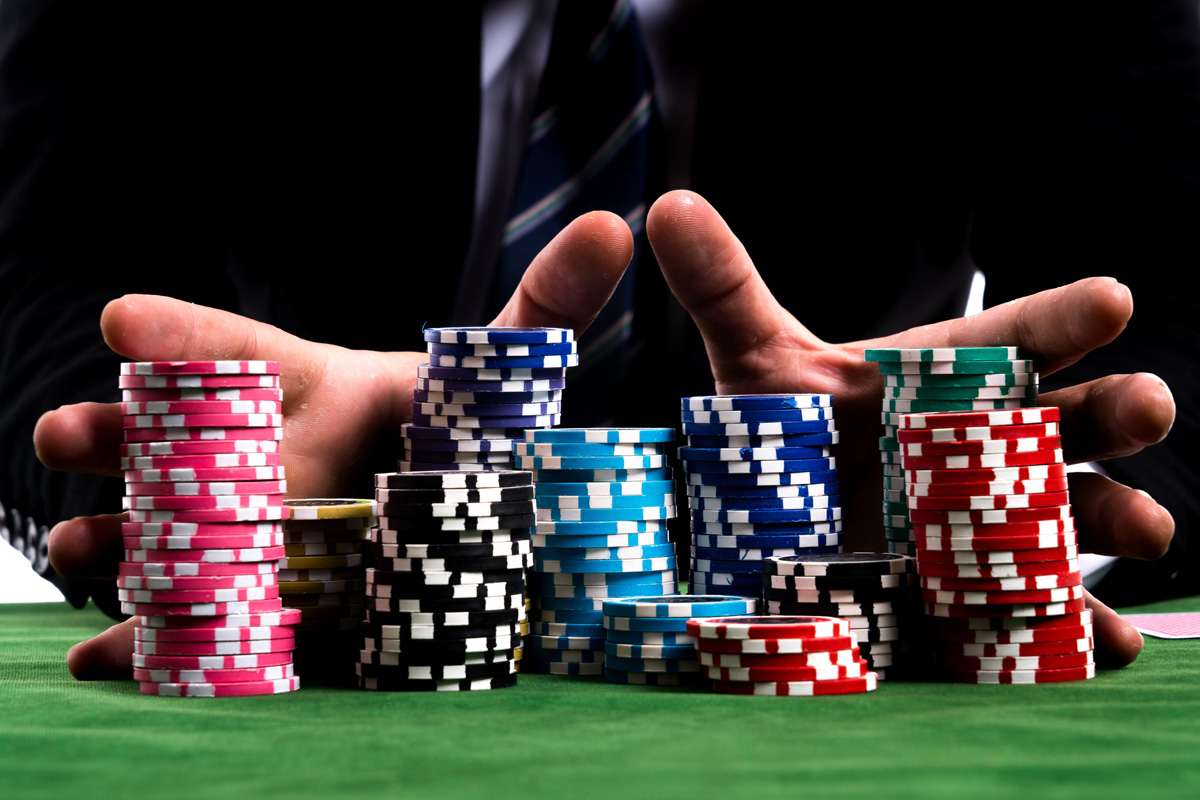 Những Sai Lầm Phổ Biến Khi Chơi Poker Là Gì?